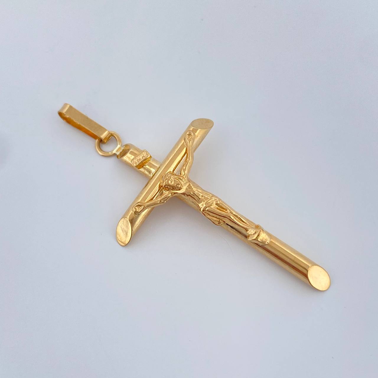 Dije Cruz Cristo 2.1gr / 4.8cm / Oro Amarillo 18K +