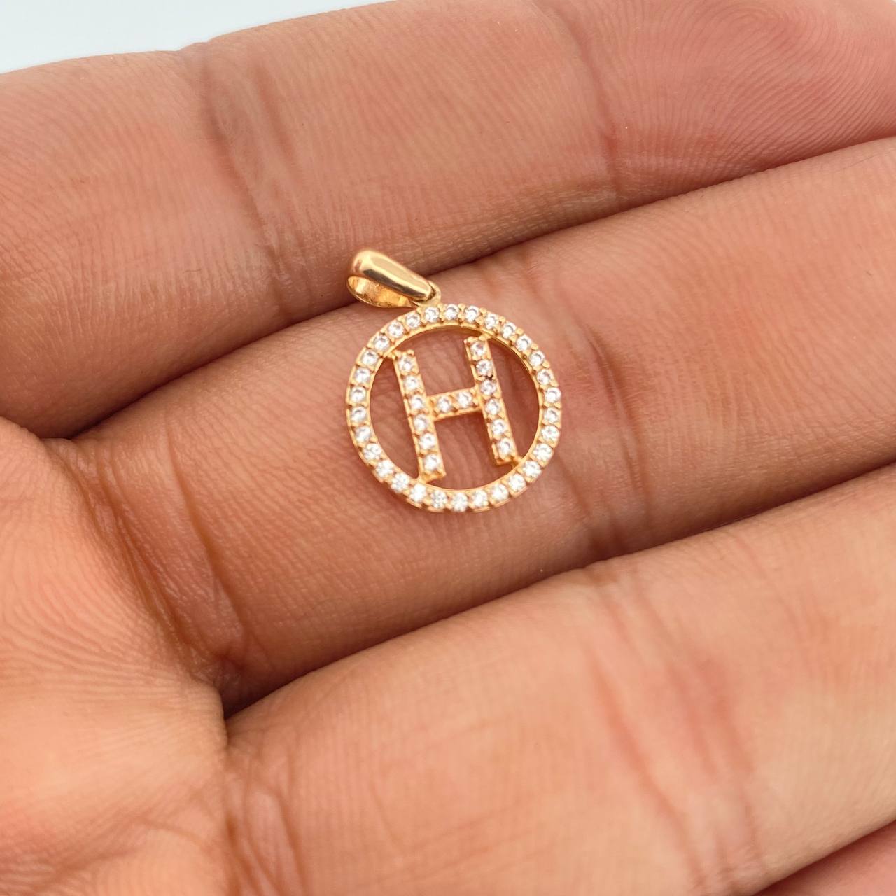 Dije H 1.2gr / 1.8cm-Oro Amarillo 18K +