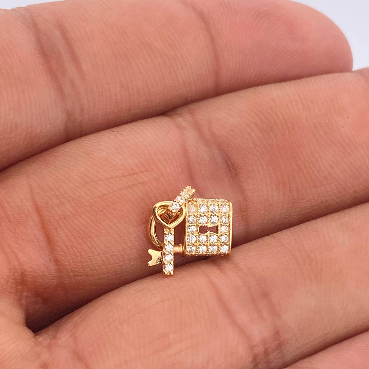 Dije Candado 1.05gr / 2cm-Oro Amarillo 18K %