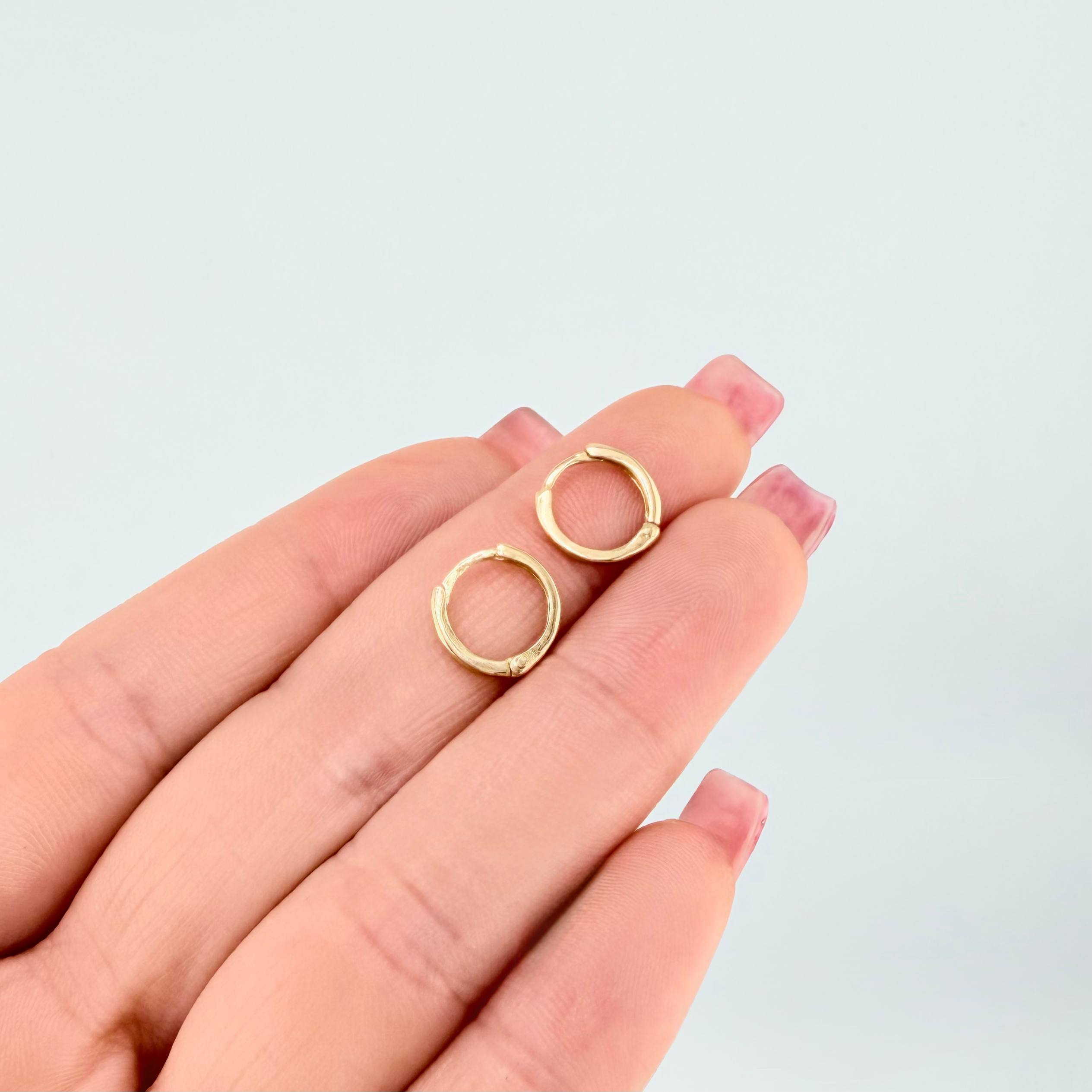 Candongas Lisas 0.75gr / 1.1cm / Oro Amarillo 18K