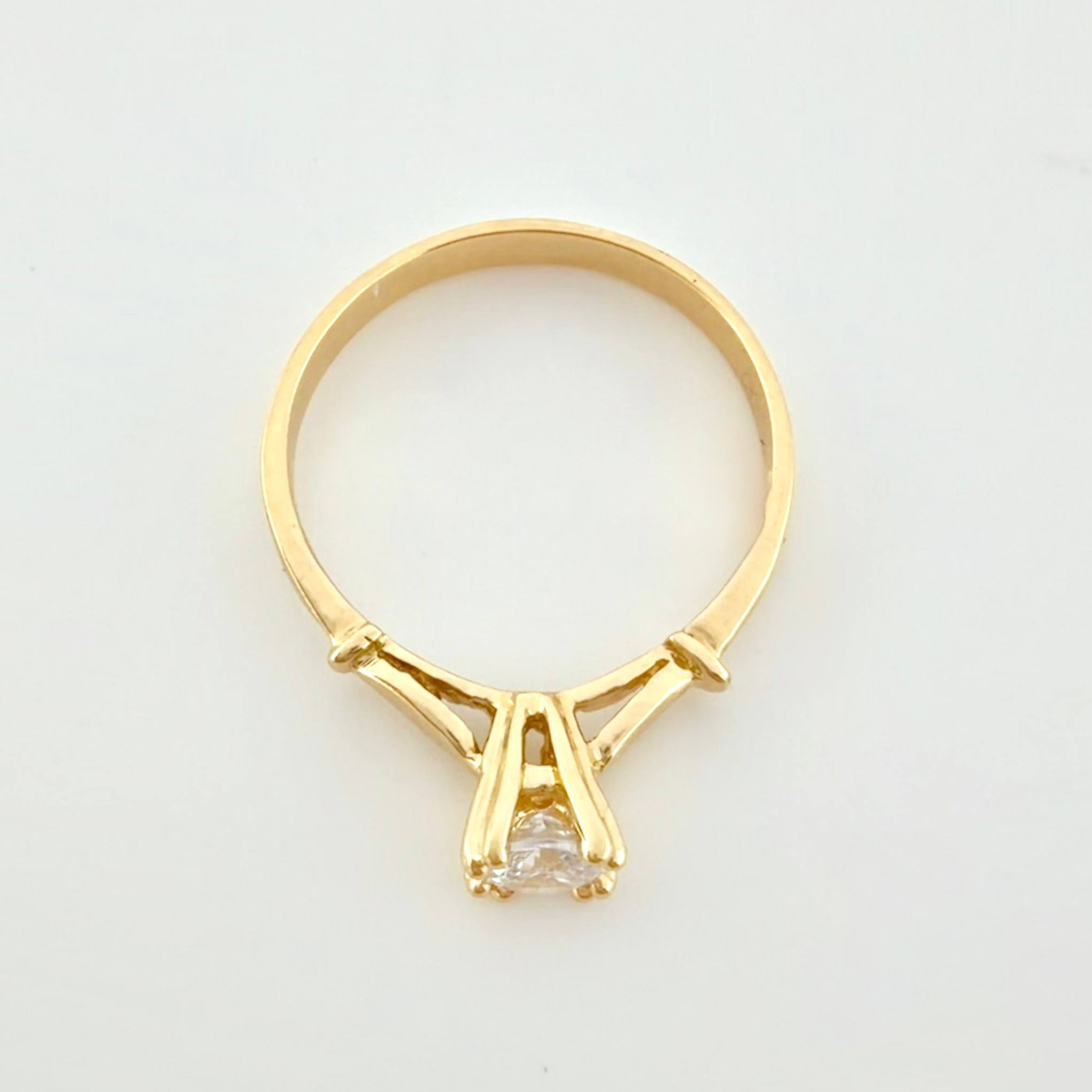 Anillo Solitaro Alza Victoriana 2.65gr / T7 1/2 / Oro Amarillo 18K ©