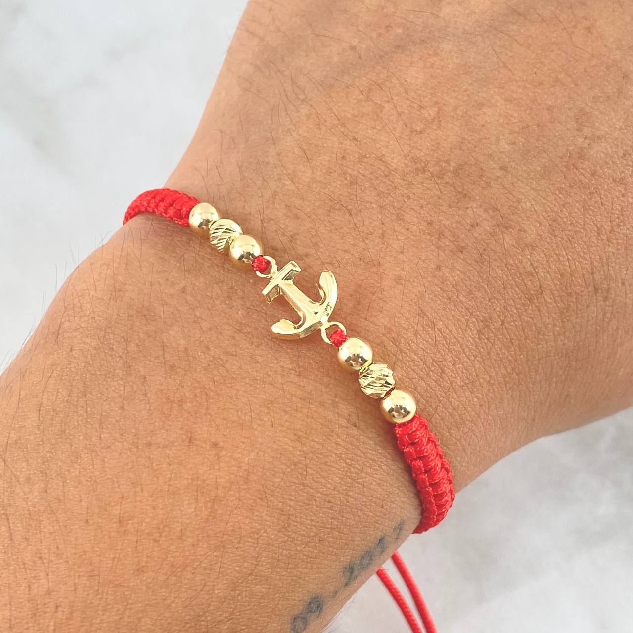 Pulsera Roja Anclada 0.9gr / 4mm Bolas Lisas Diamantadas 6 und Oro Amarillo ©
