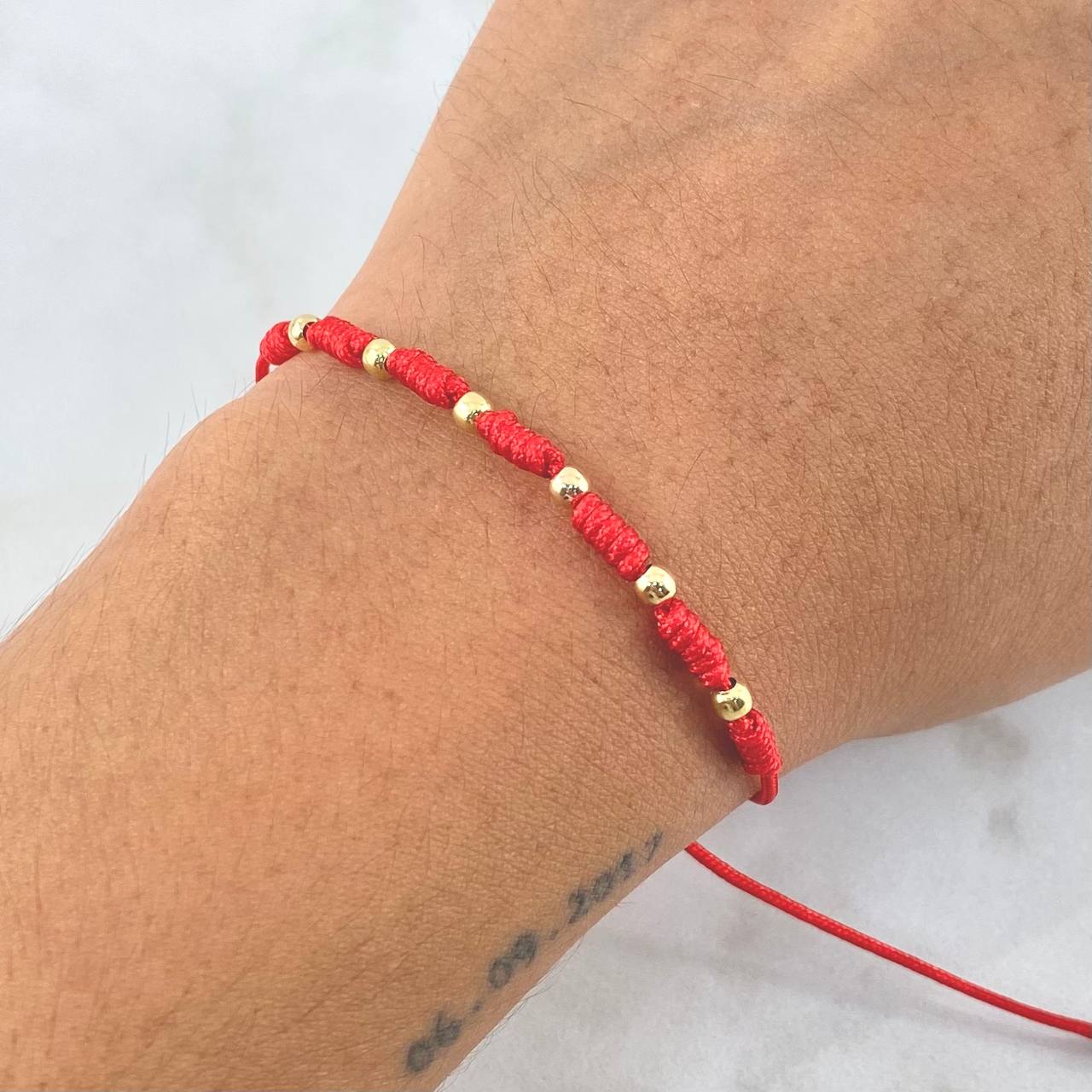 Pulsera Roja Anudada 0.35gr / 3mm Bolas Lisas 6 und Oro Amarillo *