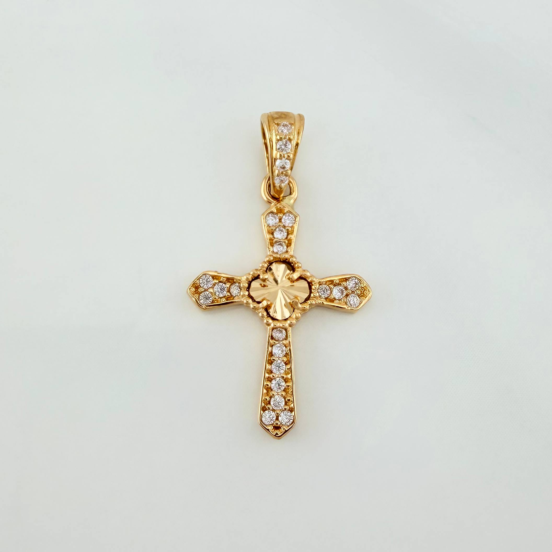 Dije Cruz Trebol 1.1 g / 2.4 cm Oro Amarillo 18K