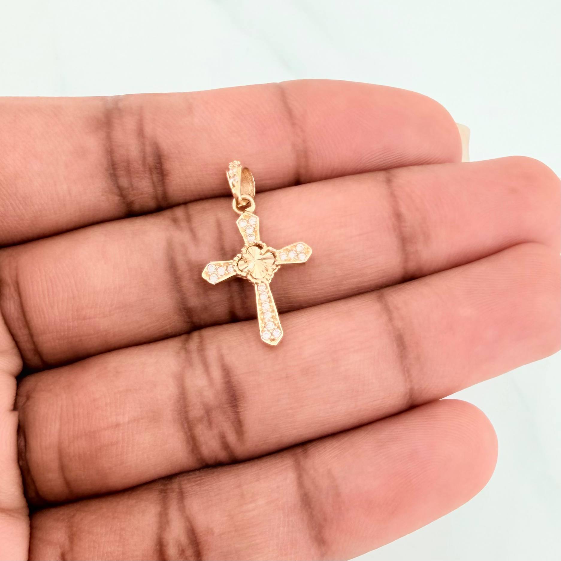 Dije Cruz Trebol 1.15 g / 2.4 cm Oro Amarillo 18K