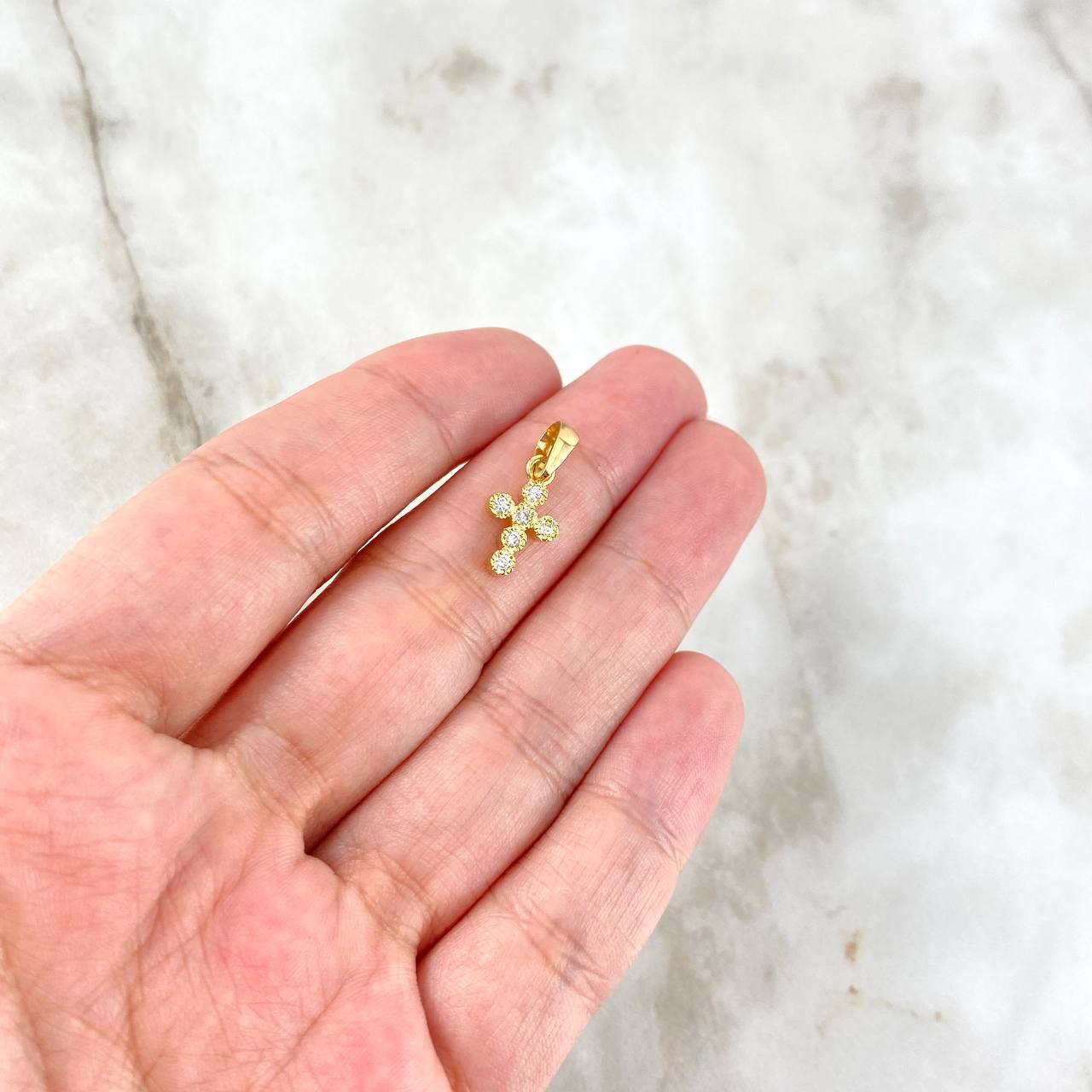 Dije Cruz Tupida 1.15gr / 1.9cm / Circones Blancos Oro Amarillo