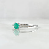Anillo Solitario Puente 1.25gr / T6 1/2 / Esmeralda 26pts Oro Blanco 18K (Joya) *