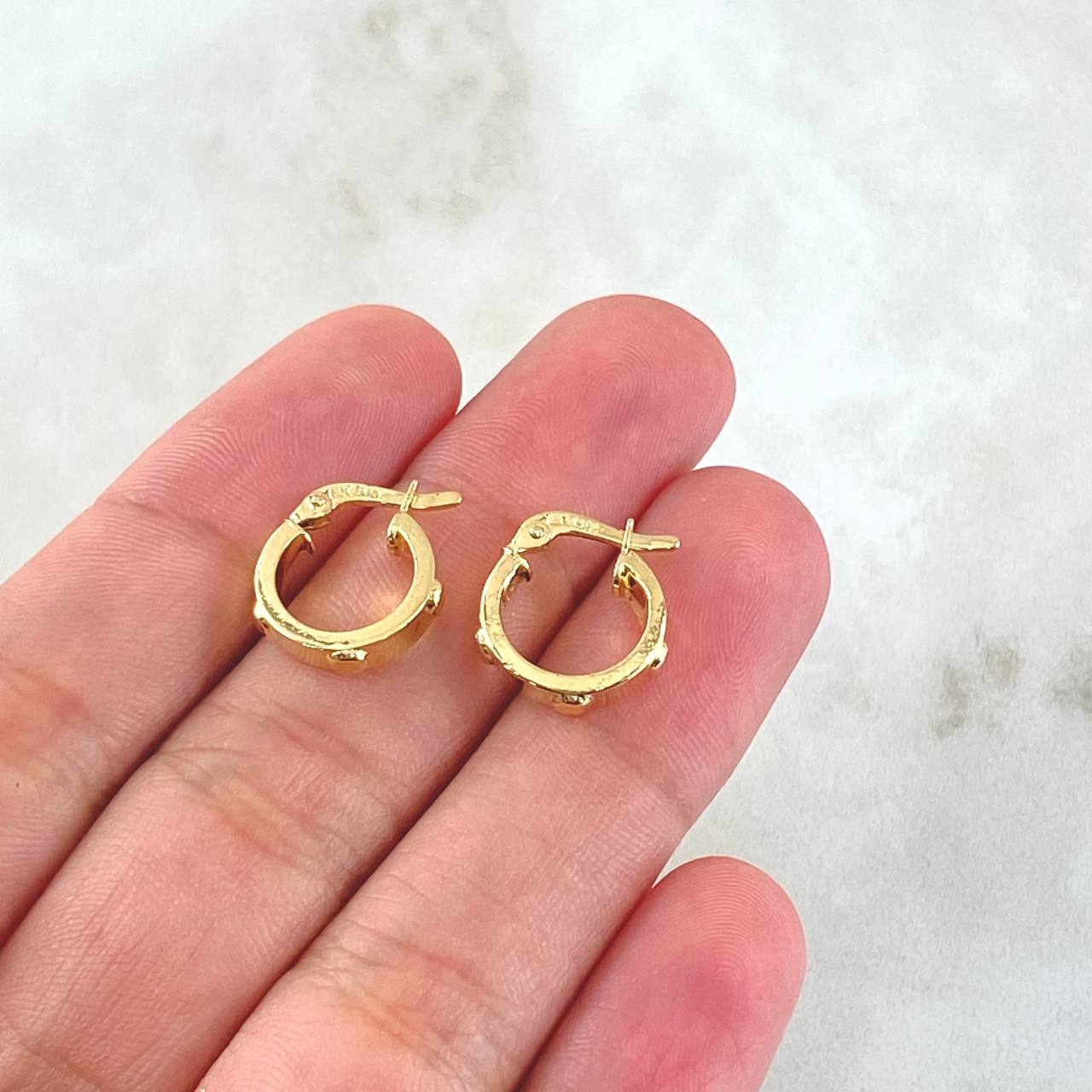 Candongas Tornillo 1.4gr / 1.3cm / Punteadas Oro Amarillo 18K