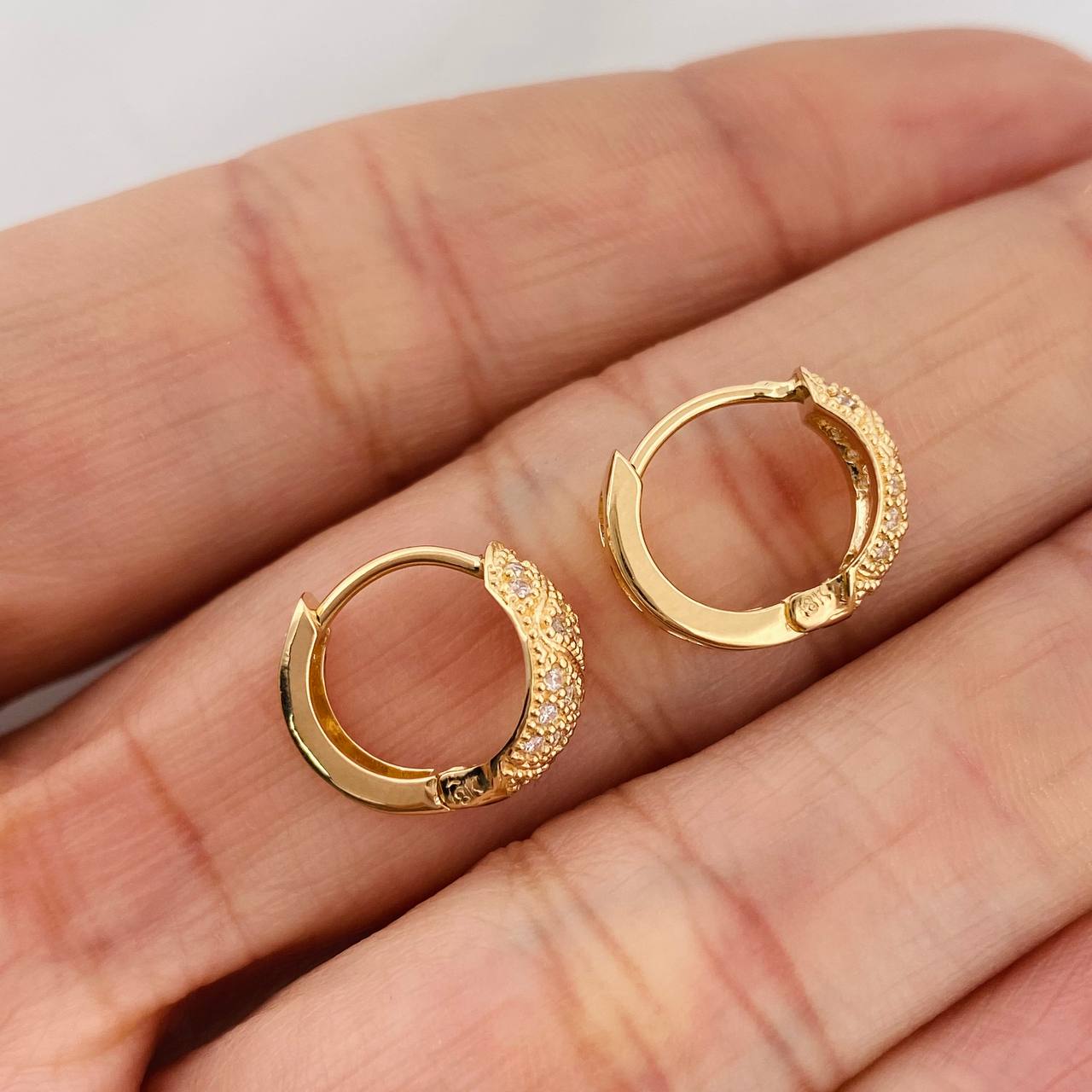 Candongas Zig Zag Basteada 2.85gr / 1.3cm / Oro Amarillo 18K %