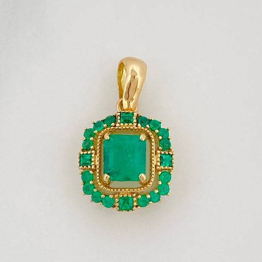 Dije Trono Esmeraldas 78 pts 2.05gr / 2cm / Oro Amarillo 18K %