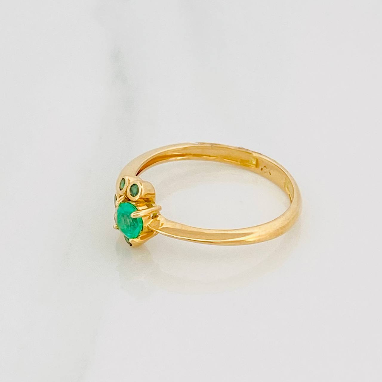 Anillo Lia Esmeraldas 27 pts 2gr / T5 3/4 / Oro Amarillo 18K %