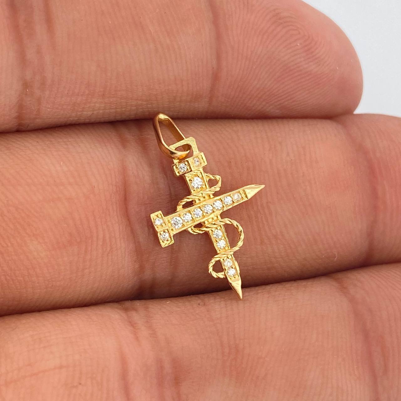 Dije Cruz Clavo 0.9gr / 2.5cm-Oro Amarillo 18K +