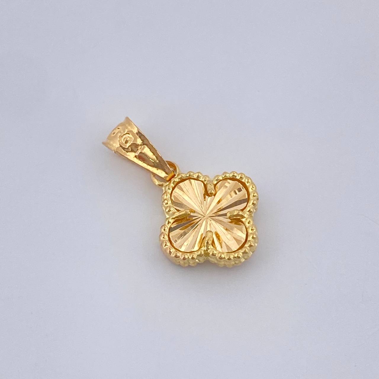 Dije Trebol 1.35gr / 1.7cm-Oro Amarillo 18K %