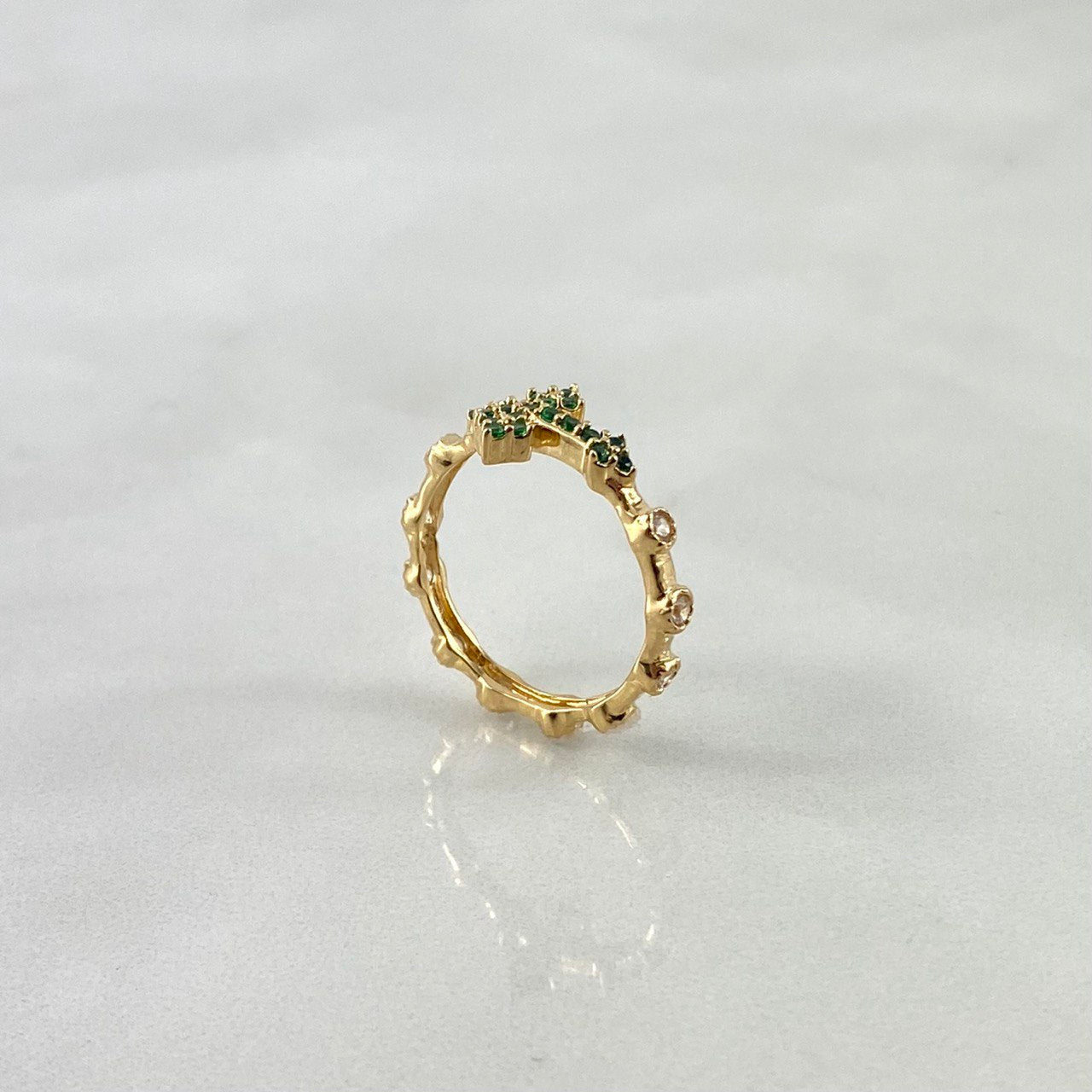 Anillo Cruz 2.6gr / T6 1/2 / Circones Blancos-Verdes Oro Amarillo