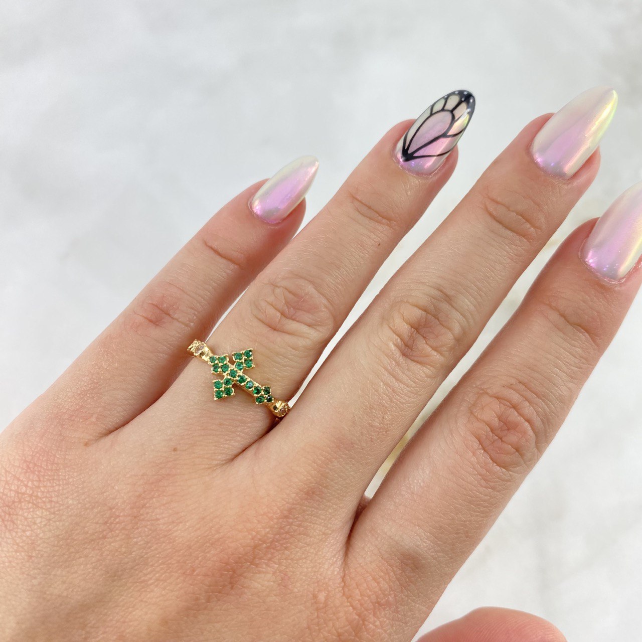 Anillo Cruz 2.6gr / T6 1/2 / Circones Blancos-Verdes Oro Amarillo