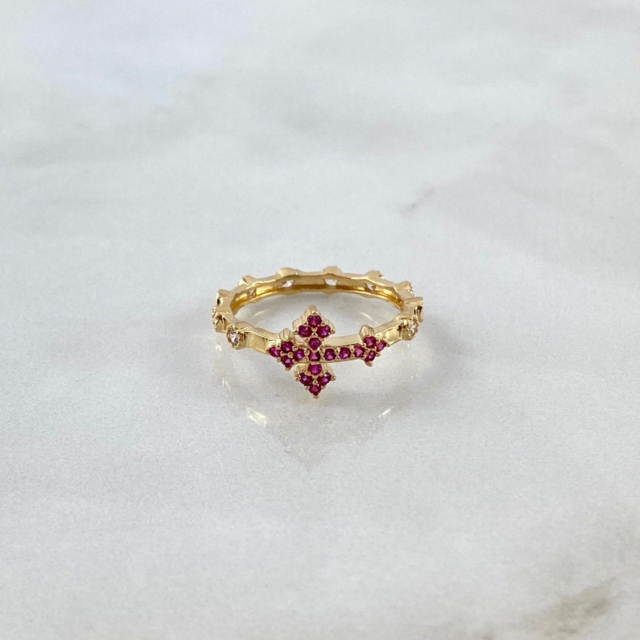 Anillo Cruz 3.1gr / T8 1/2 / Circones Blancos-Fucsias Oro Amarillo