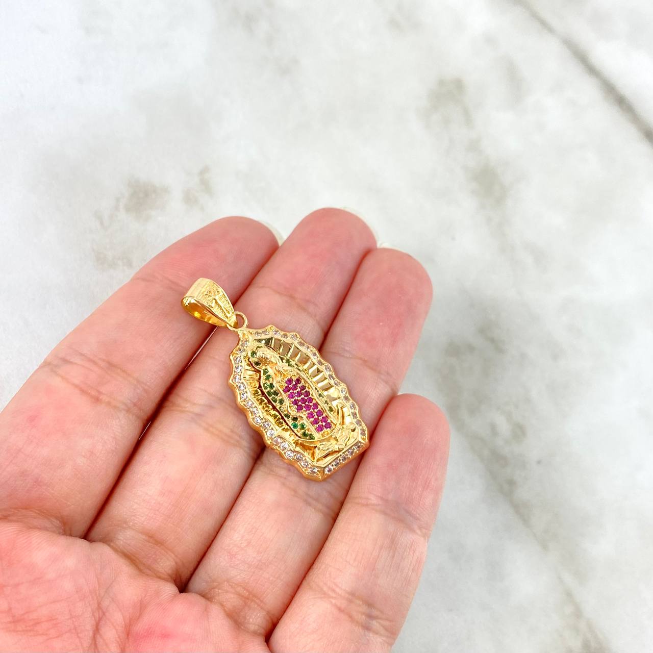 Dije Virgen de Guadalupe 5.35gr / 3.6cm / Circones Blancos-Verdes-Fucsias Oro Amarillo *