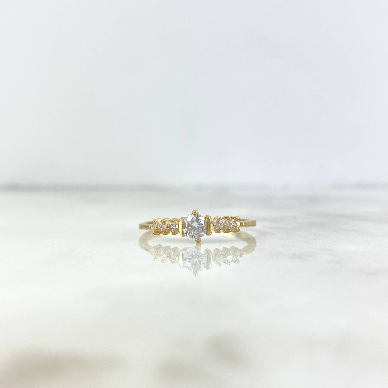 Anillo Solitario Triple 1.75gr / T8 / Circones Blancos Oro Amarillo *