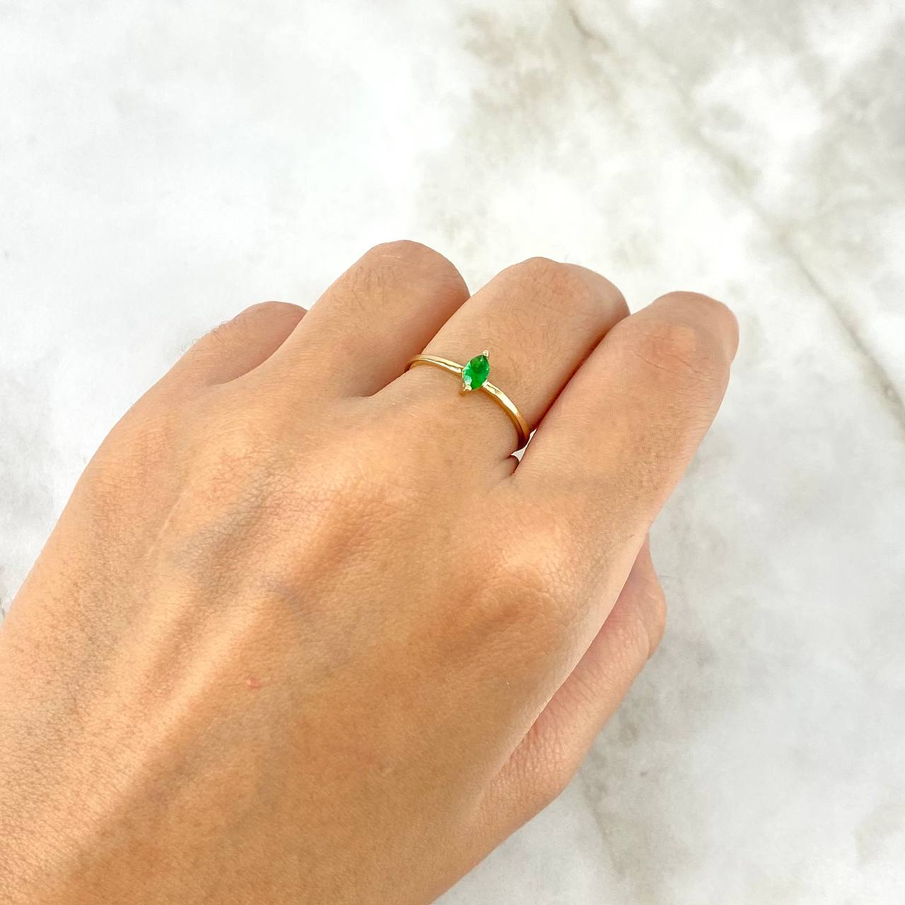 Anillo Solitario 1.05gr / T6 / Circones Verdes Oro Amarillo *