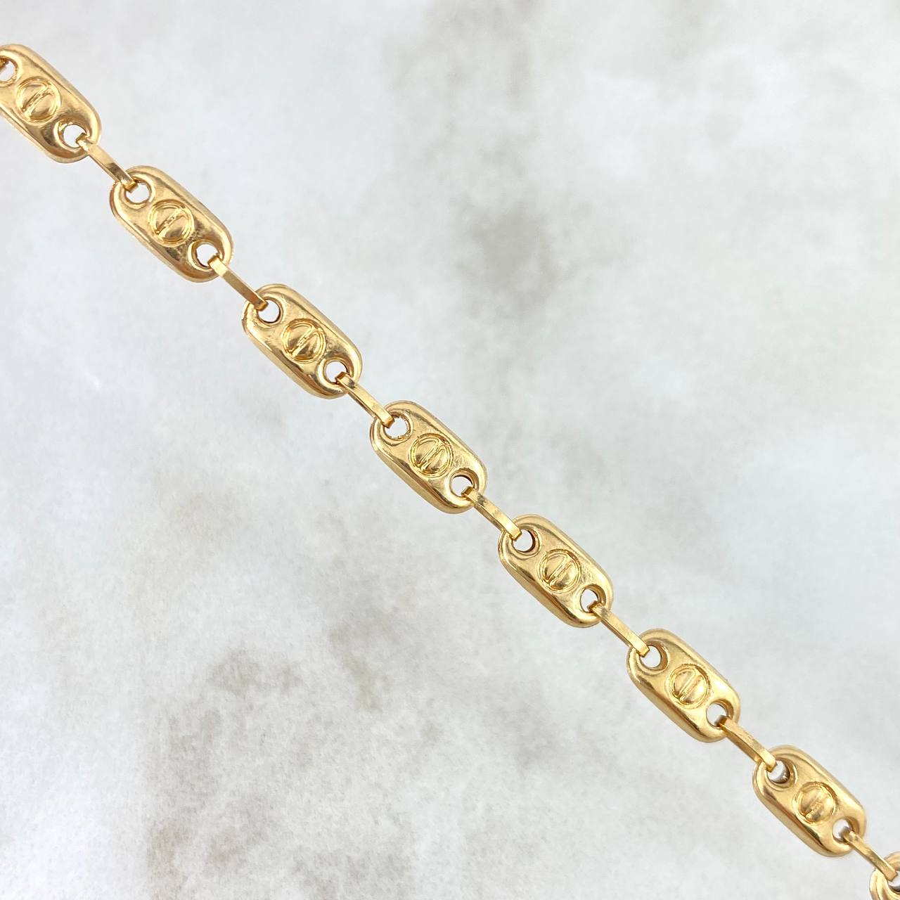 Pulso Rustico Tornillo 4gr / 20.5cm / 4.1mm Liso Oro Amarillo 18K