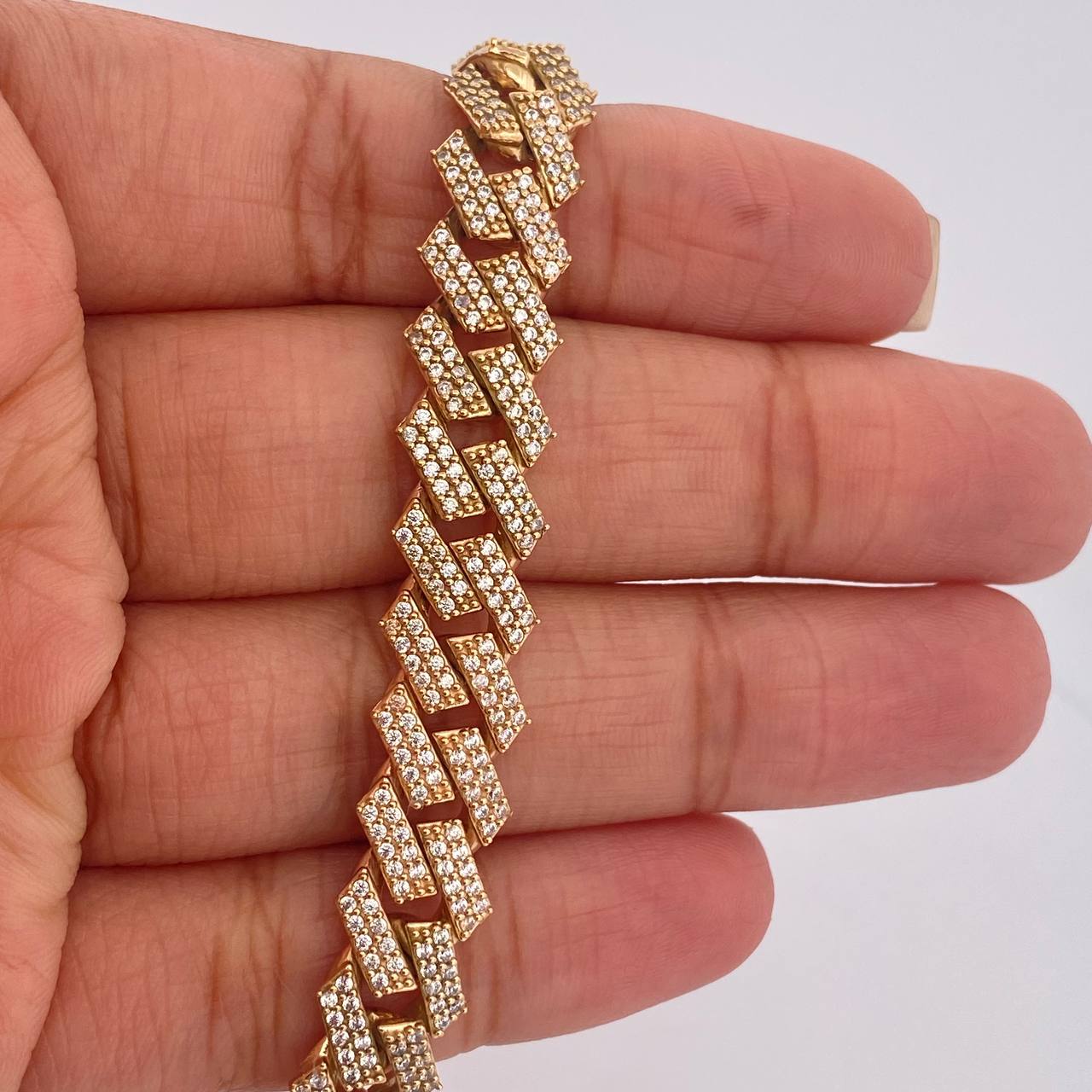 Cadena Cubana 74.2gr / 61.3cm / 8mm Oro Amarillo 18K +