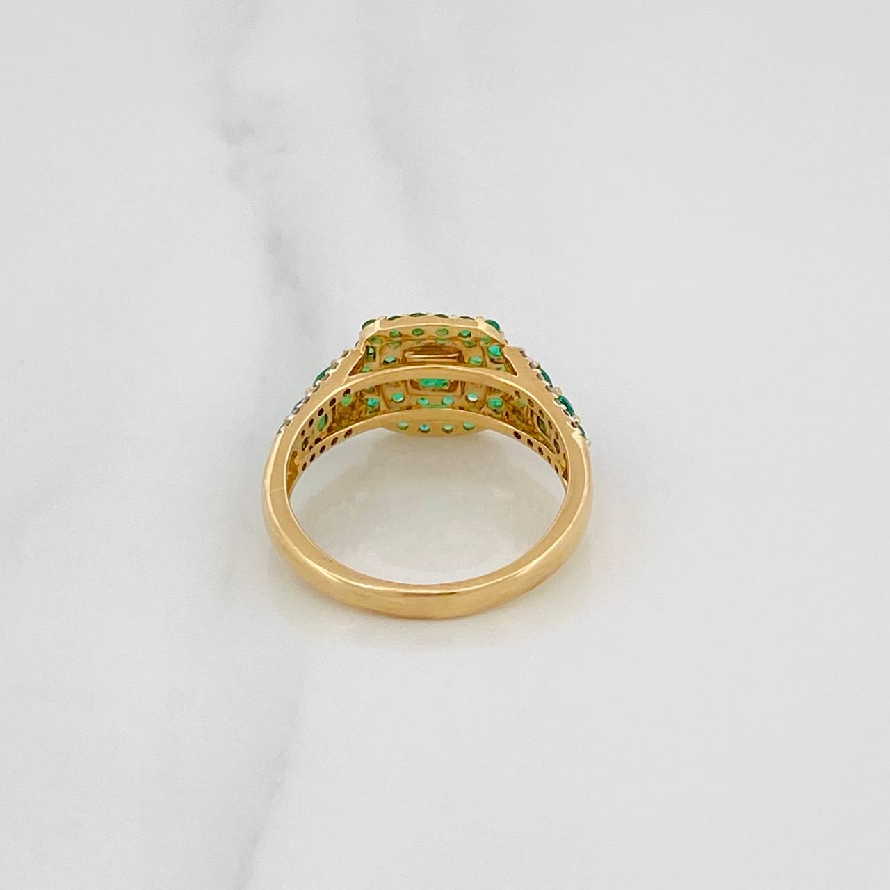 Anillo Halo Cuadrado Esmeraldas 1.04 qts Diamantes 12 pts 3.4gr / T5 3/4 / Dos Oros Amarillo Blanco 18K %