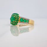 Anillo Halo Cuadrado Esmeraldas 1.04 qts Diamantes 12 pts 3.4gr / T5 3/4 / Dos Oros Amarillo Blanco 18K %