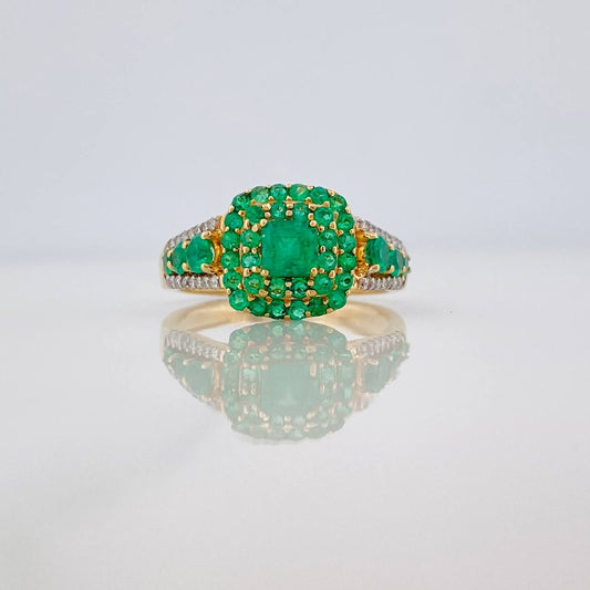 Anillo Halo Cuadrado Esmeraldas 1.04 qts Diamantes 12 pts 3.4gr / T5 3/4 / Dos Oros Amarillo Blanco 18K %