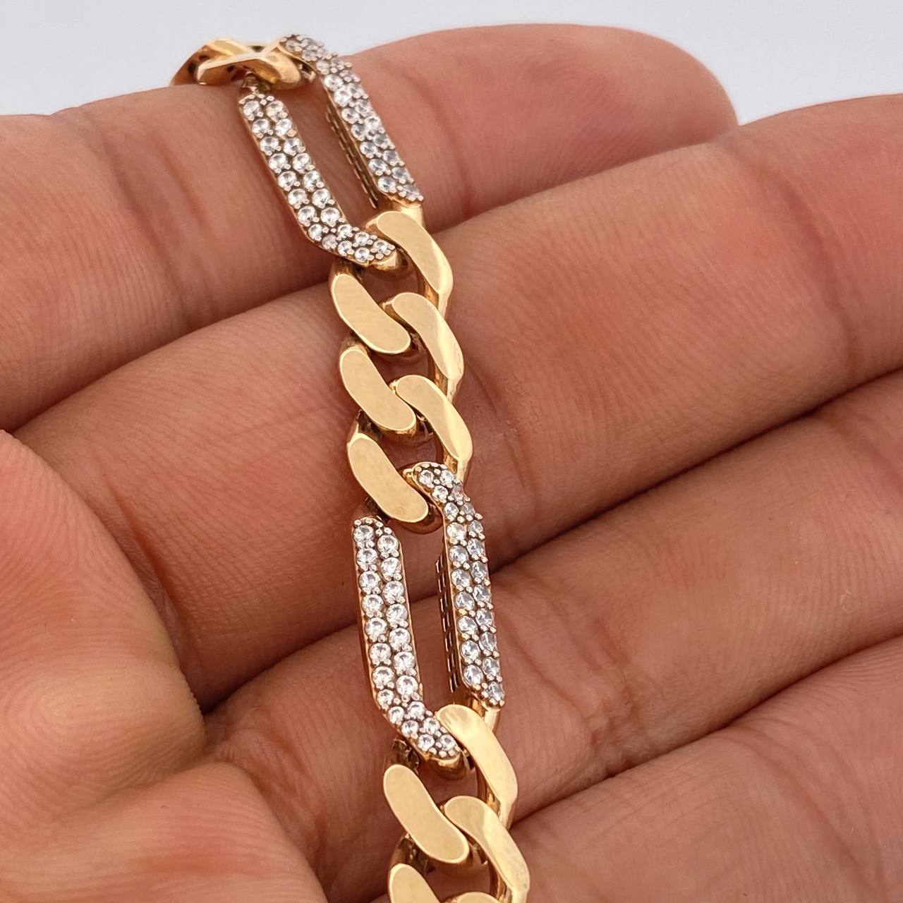 Cadena Figaro 42.55gr / 61.5cm / 7mm Oro Amarillo 18K +