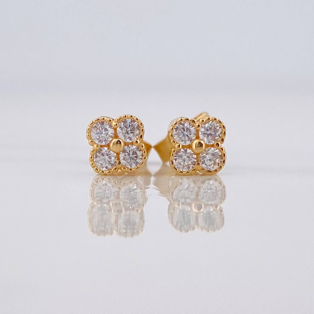 Topos Flor 1.3g / 4.85mm Oro Amarillo 18K