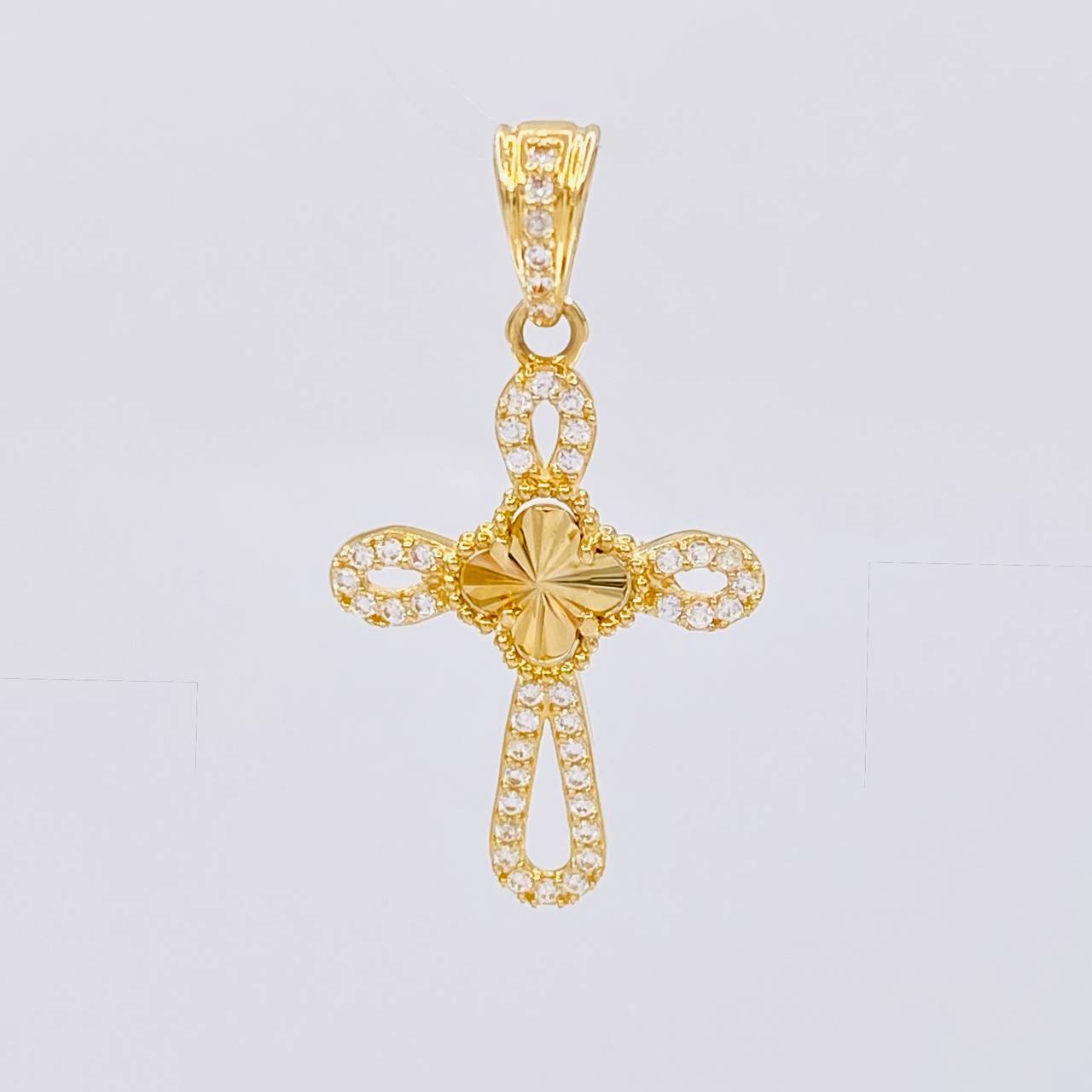 Dije Cruz Trébol Diamantado 1.8g / 3cm Oro Amarillo 18K