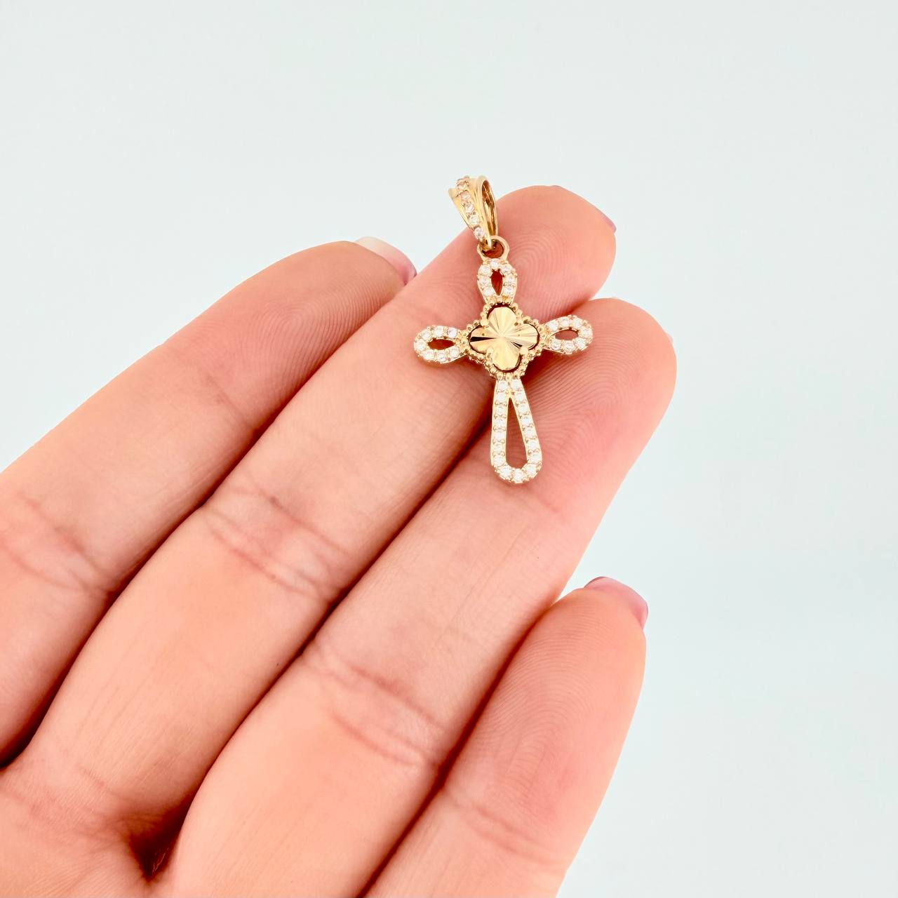 Dije Cruz Trébol Diamantado 1.8g / 3cm Oro Amarillo 18K