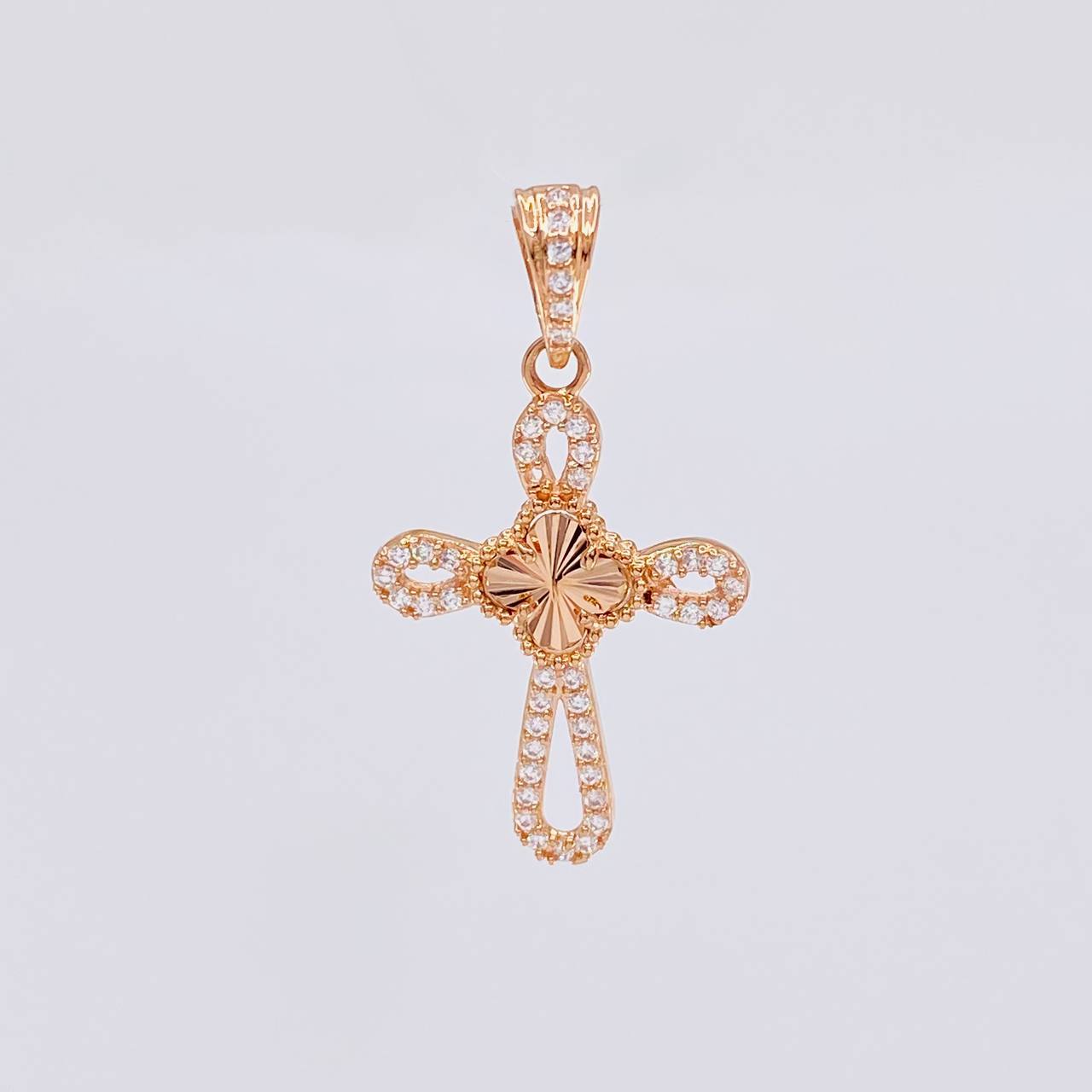 Dije Cruz Trébol Diamantado 1.75g / 3cm Oro Rosa 18K