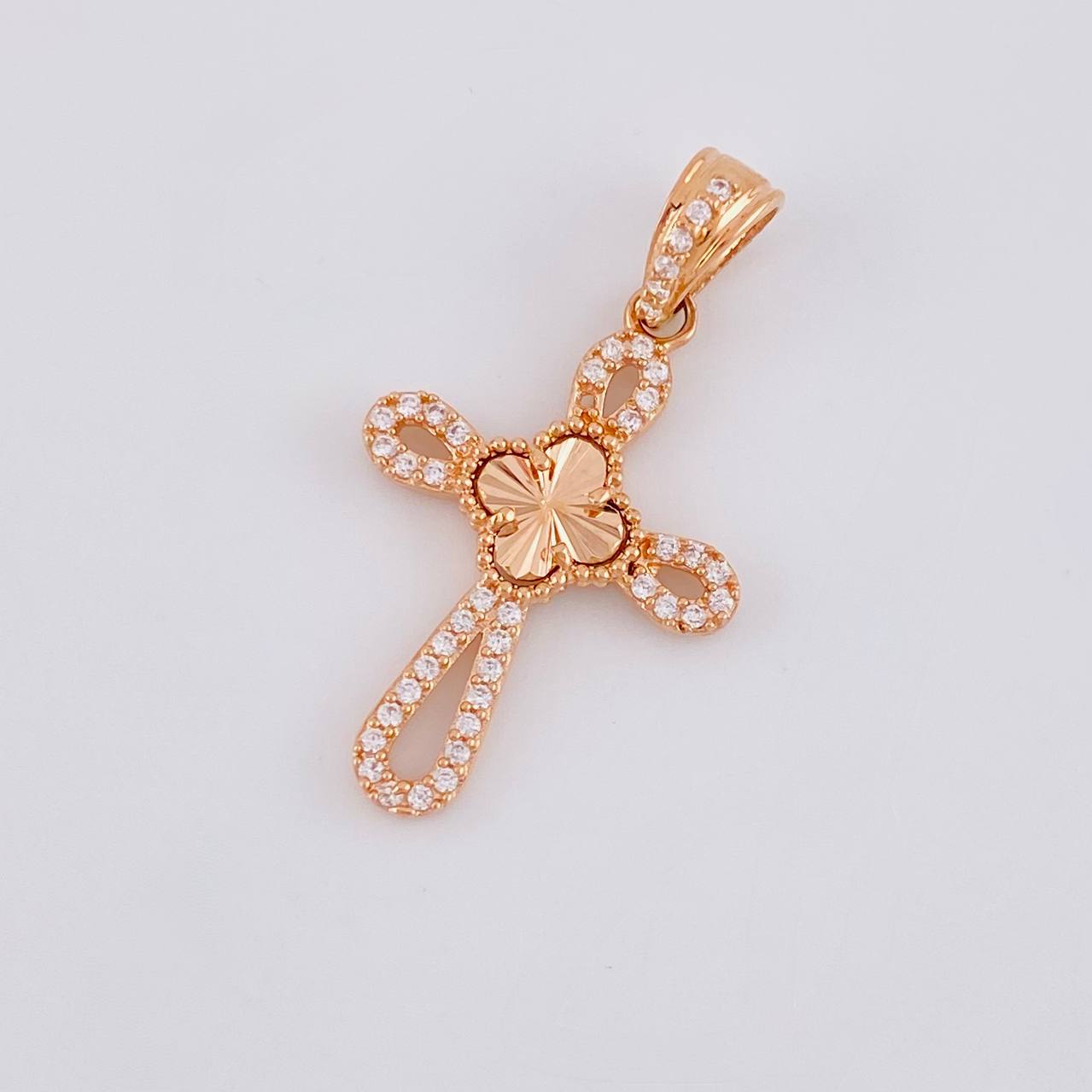 Dije Cruz Trébol Diamantado 1.75g / 3cm Oro Rosa 18K