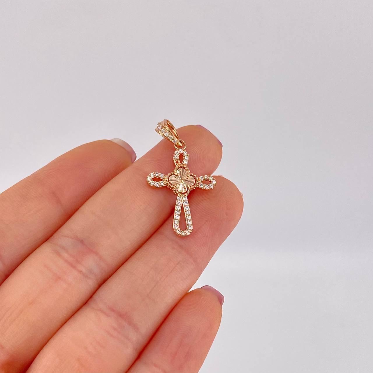 Dije Cruz Trébol Diamantado 1.75g / 3cm Oro Rosa 18K
