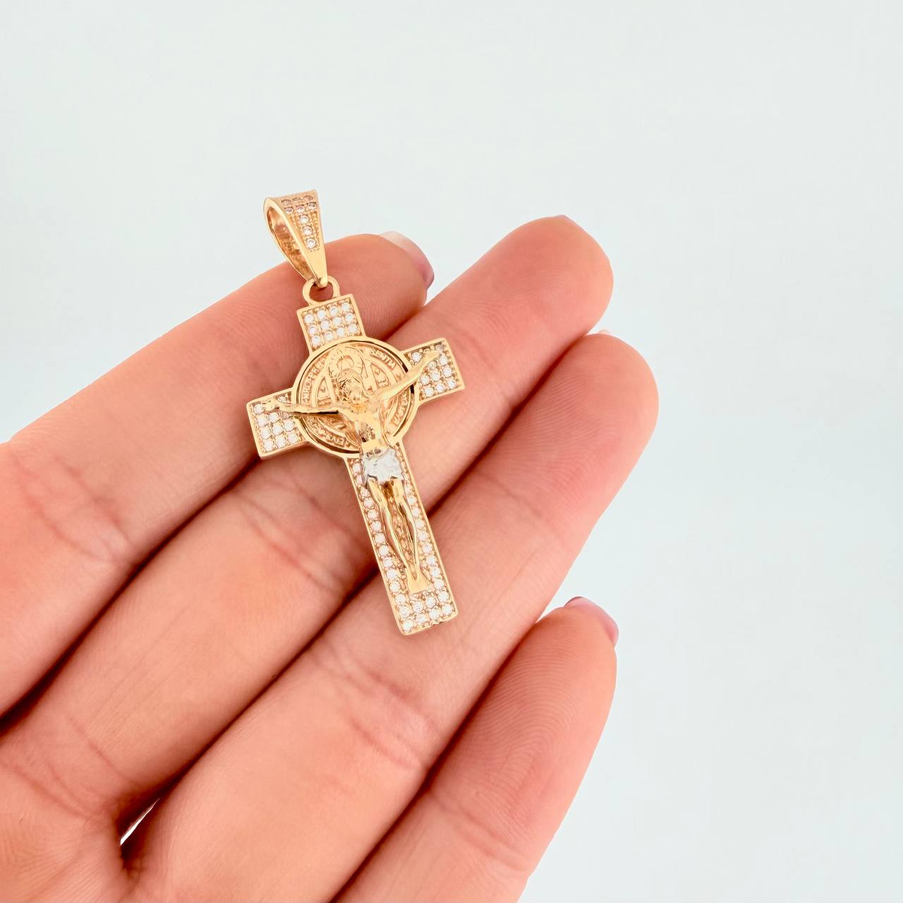 Dije Cruz Cristo San Benito 6.2g / 4.6cm Dos Oros Amarillo Blanco 18K