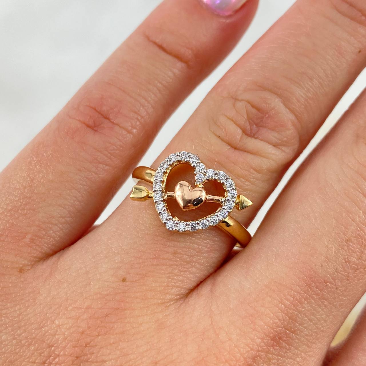 Anillo Corazones 2.85gr / T7 1/2 / Circones Blancos Tres Oros