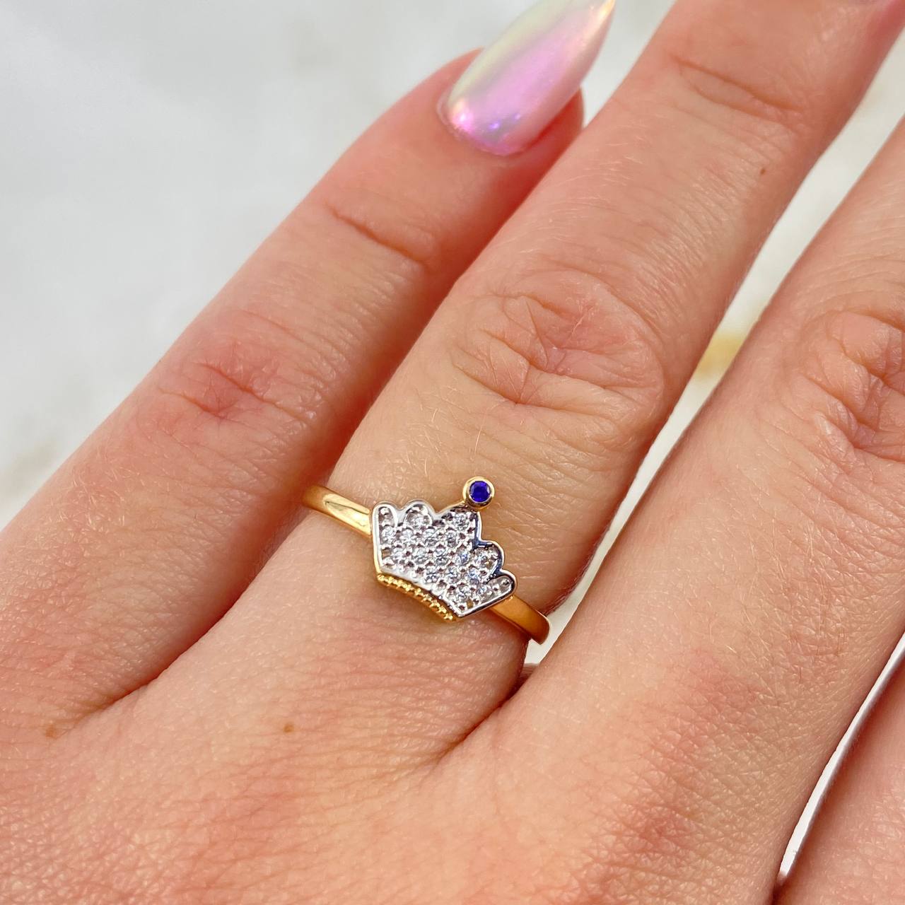 Anillo Corona 1.8gr / T4 1/2 / Circones Blancos-Morados Oro Amarillo