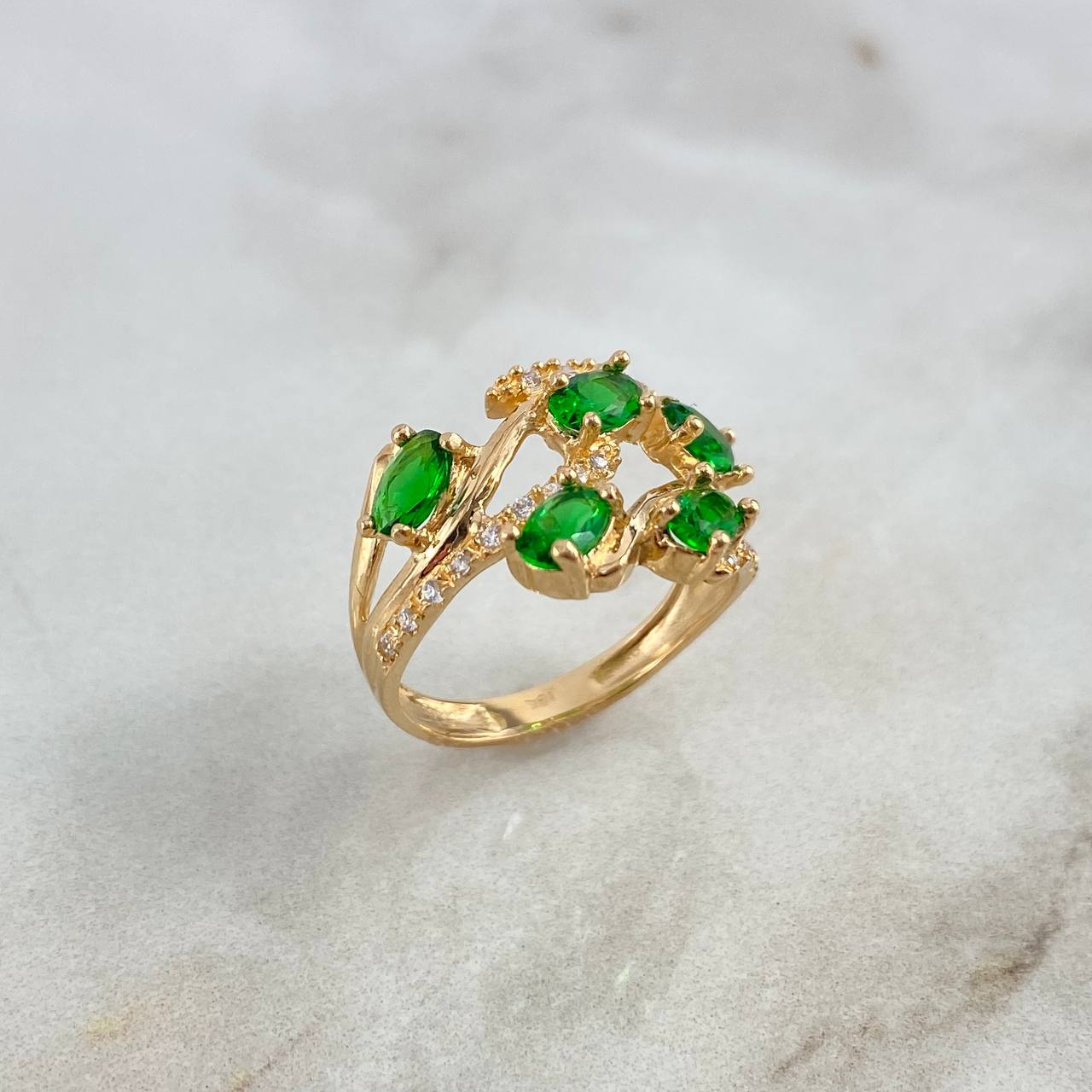 Anillo Ramificado 3.25gr / T6 / Circones Blancos-Verdes Oro Amarillo