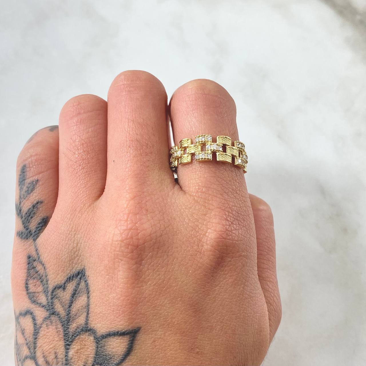 Anillo Correa Rustica Intercalada 4.4gr / T10 / Oro Amarillo 18K ©