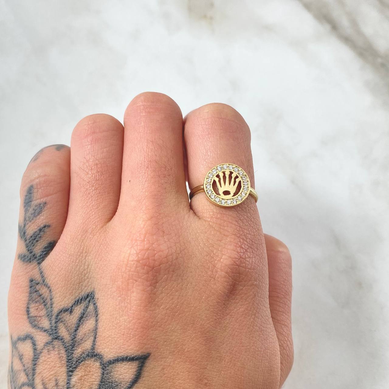 Anillo Circulo Corona 2.25gr / T5 1/2 / Oro 18K