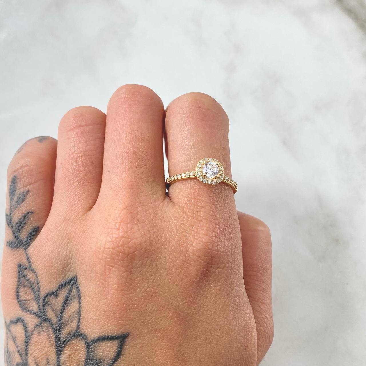 Anillo Solitario Halo Cuadrado 1.7gr / T5 1/4 / Oro 18K -