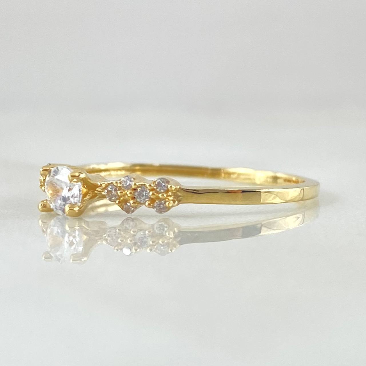 Anillo Solitario Cuatro Chispas 1.6gr / T7 1/2 / Oro 18K