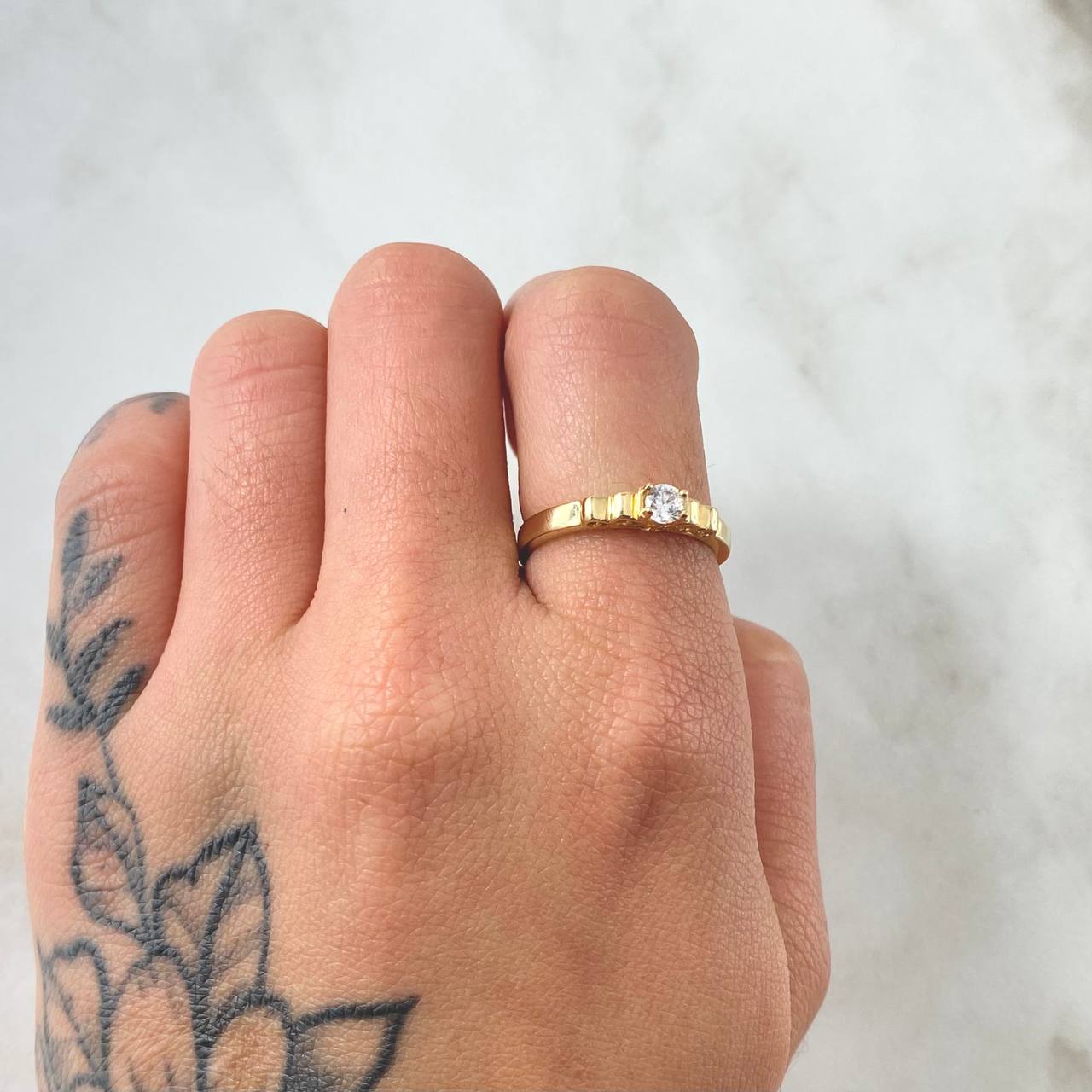 Anillo Solitario Corazones Roto 2.4gr / T7 1/4 / Oro 18K -