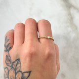 Anillo Solitario Bisel Esfera 1.85gr / T7 1/2 / Oro 18K