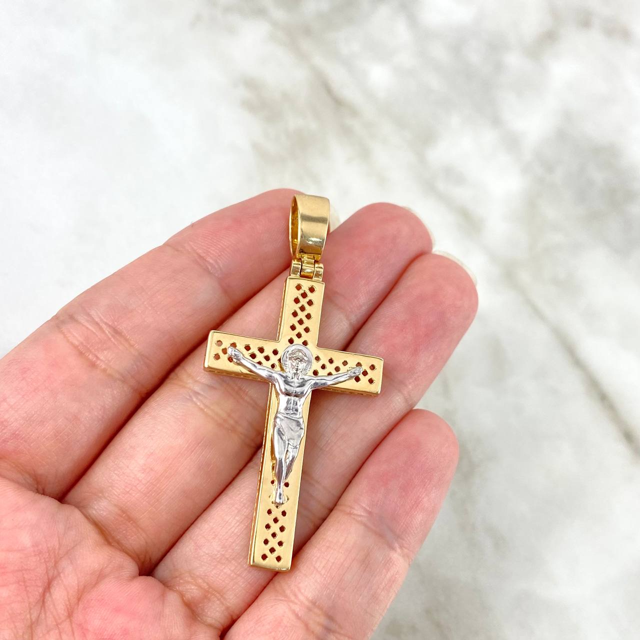 Dije Cruz Cristo 9.65gr / 5.5cm / Puntos Basteados Dos Oros Amarillo Blanco