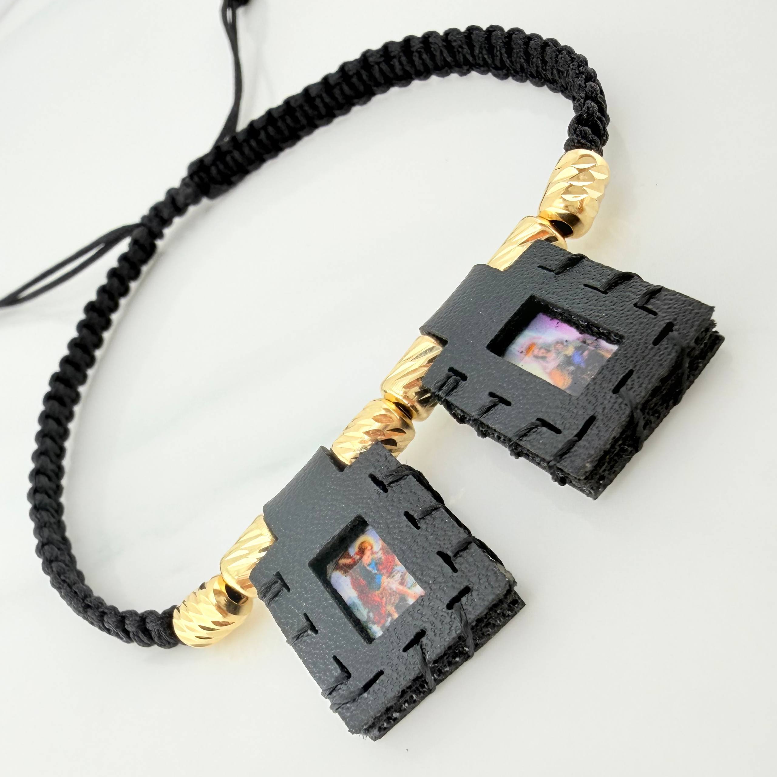 Pulsera Tejida Negra Escapulario Cilindros Diamantados 6Und Oro Amarillo 18K
