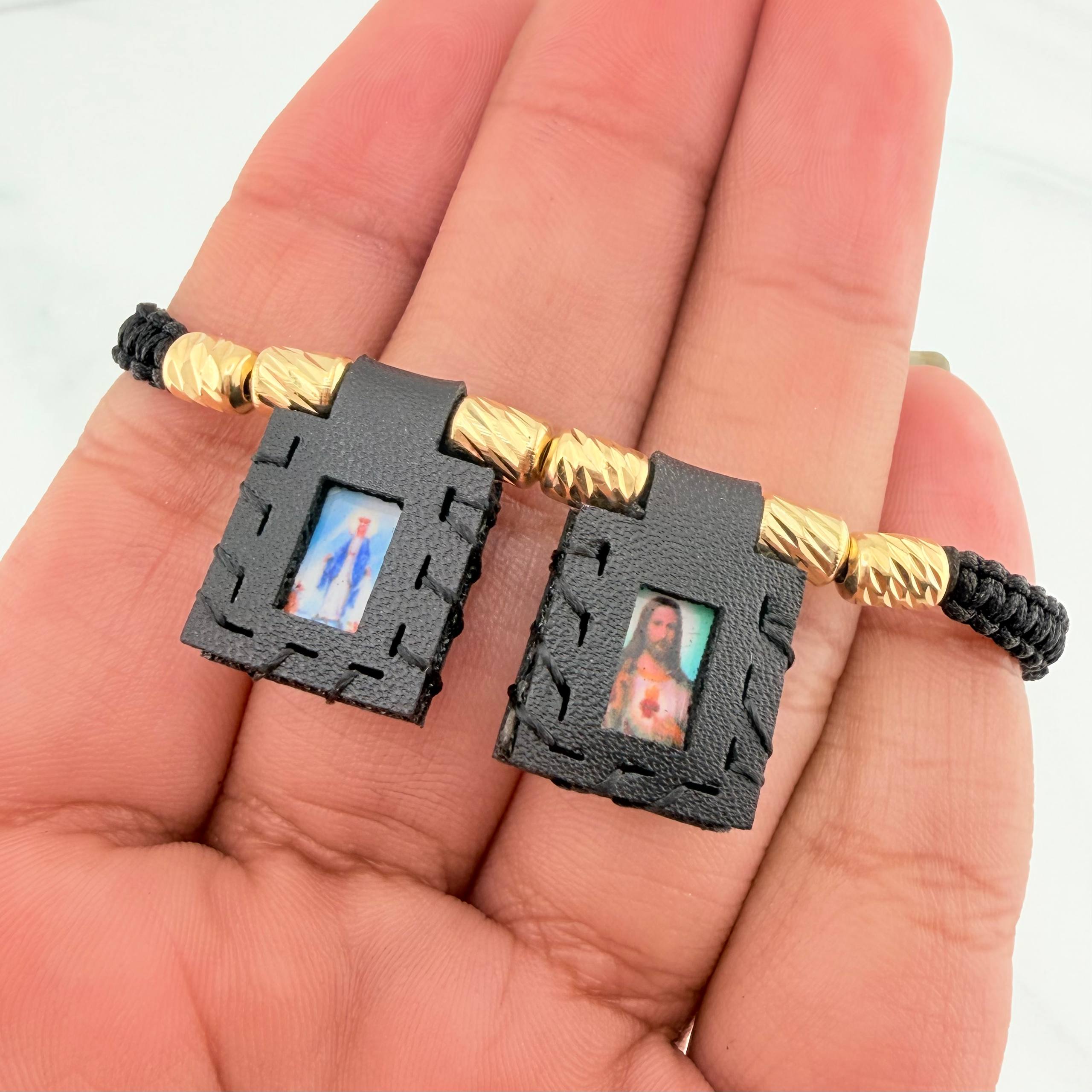 Pulsera Tejida Negra Escapulario Cilindros Diamantados 6Und Oro Amarillo 18K