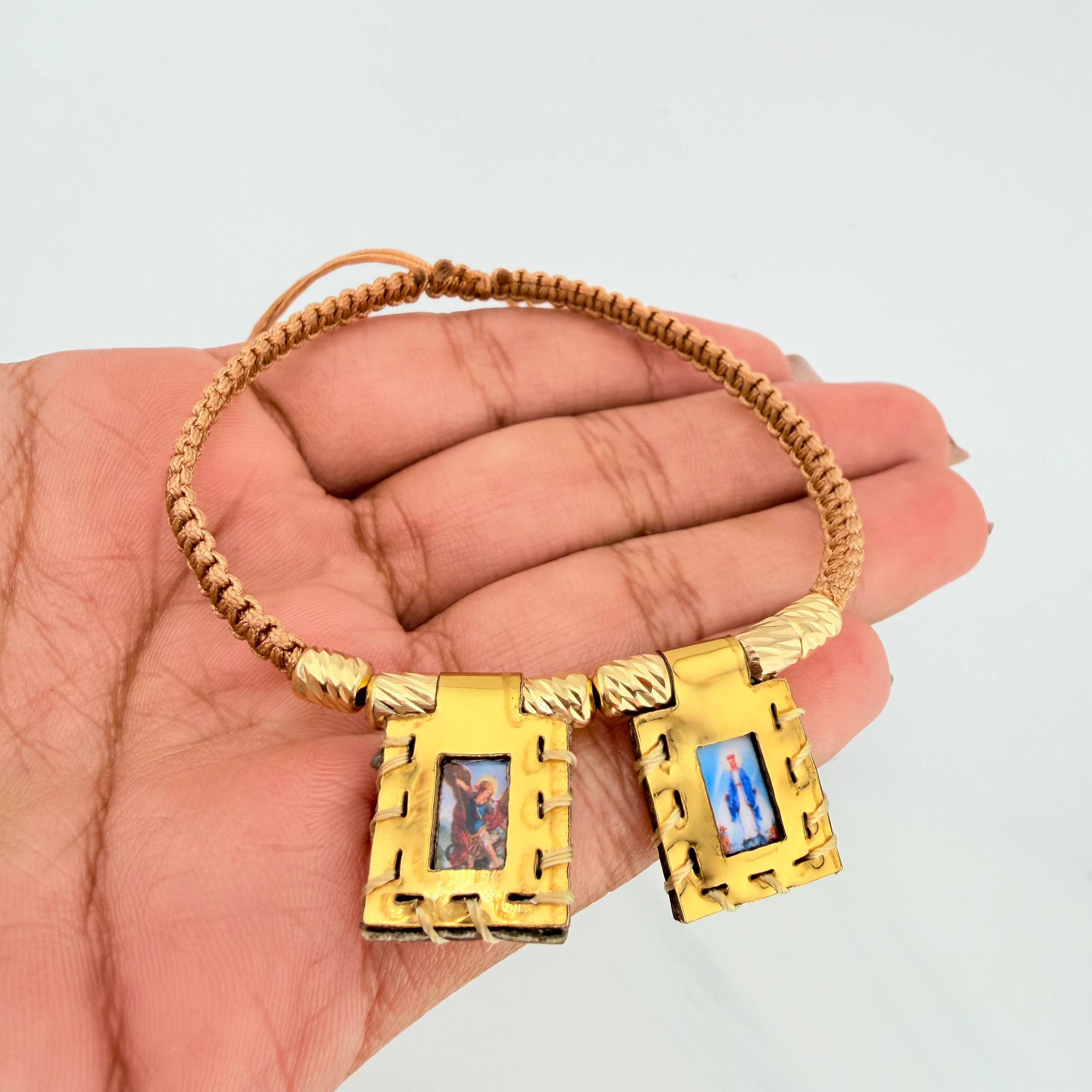 Pulsera Tejida Caqui Escapulario Cilindros Diamantados 6Und Oro Amarillo 18K