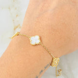 Pulso Trebol Nacar Blanco Diamantado Circones Blancos 6.85gr / 17cm-18.5cm / Oro Amarillo 18K